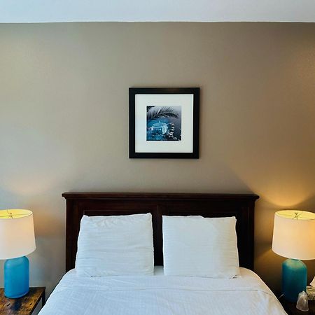 The Edgewater Hotel Авалон Екстериор снимка