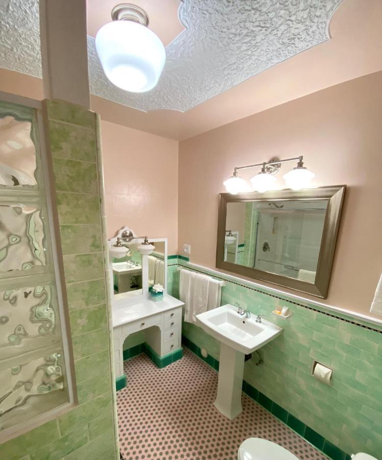 The Edgewater Hotel Авалон Екстериор снимка
