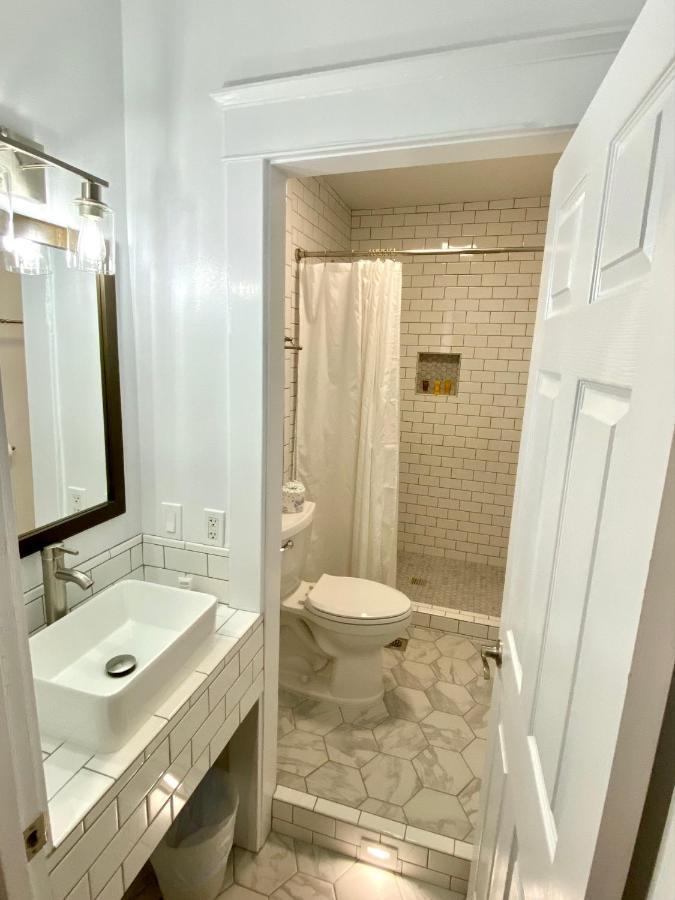 The Edgewater Hotel Авалон Екстериор снимка