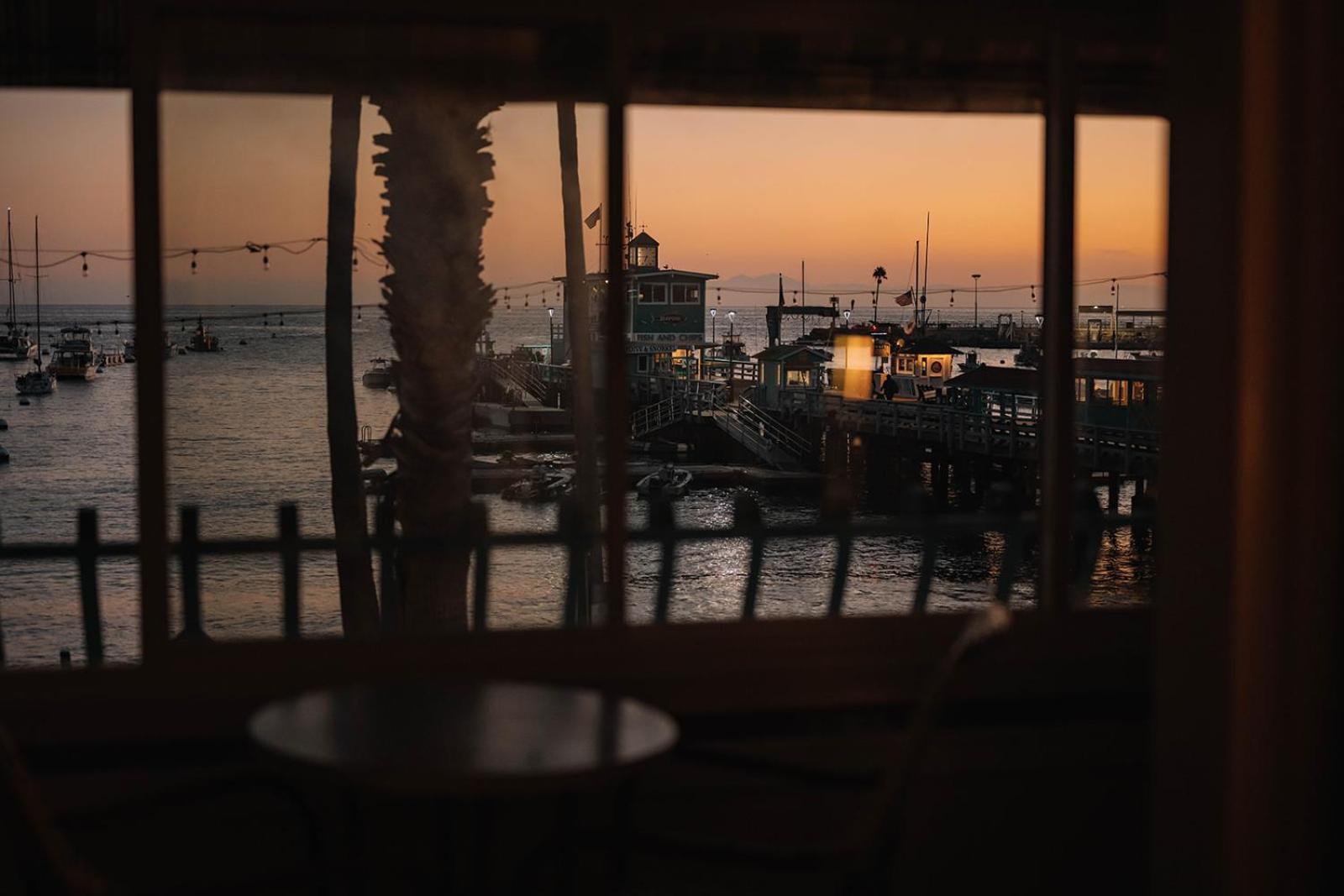 The Edgewater Hotel Авалон Екстериор снимка