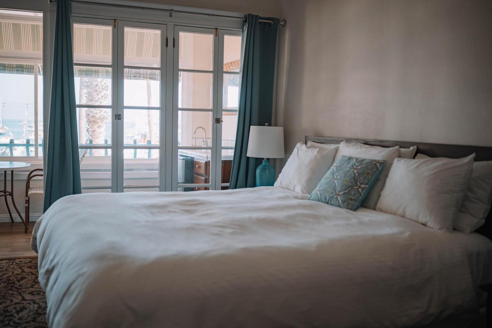 The Edgewater Hotel Авалон Екстериор снимка