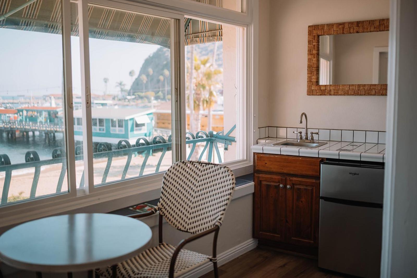 The Edgewater Hotel Авалон Екстериор снимка
