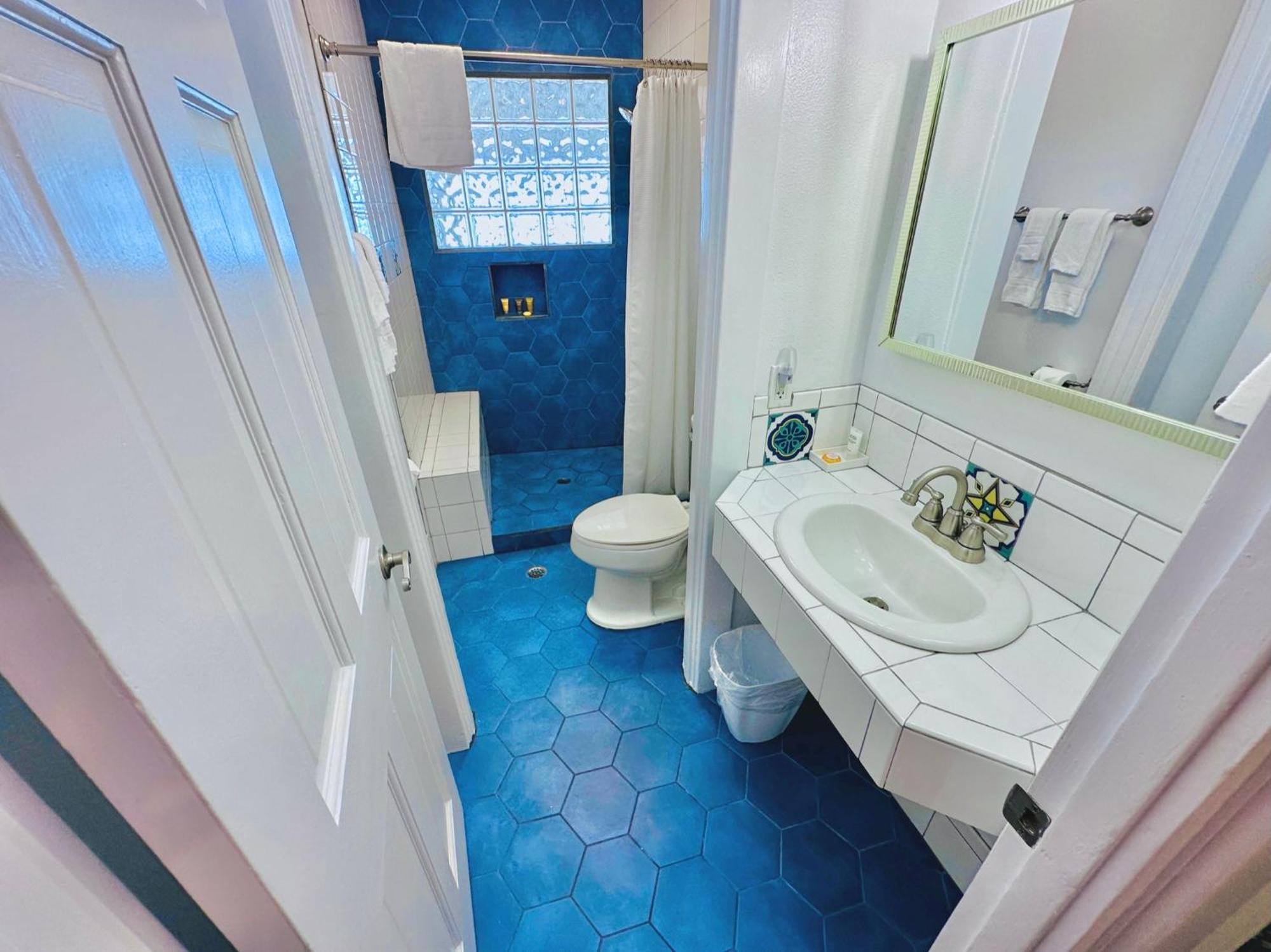 The Edgewater Hotel Авалон Екстериор снимка