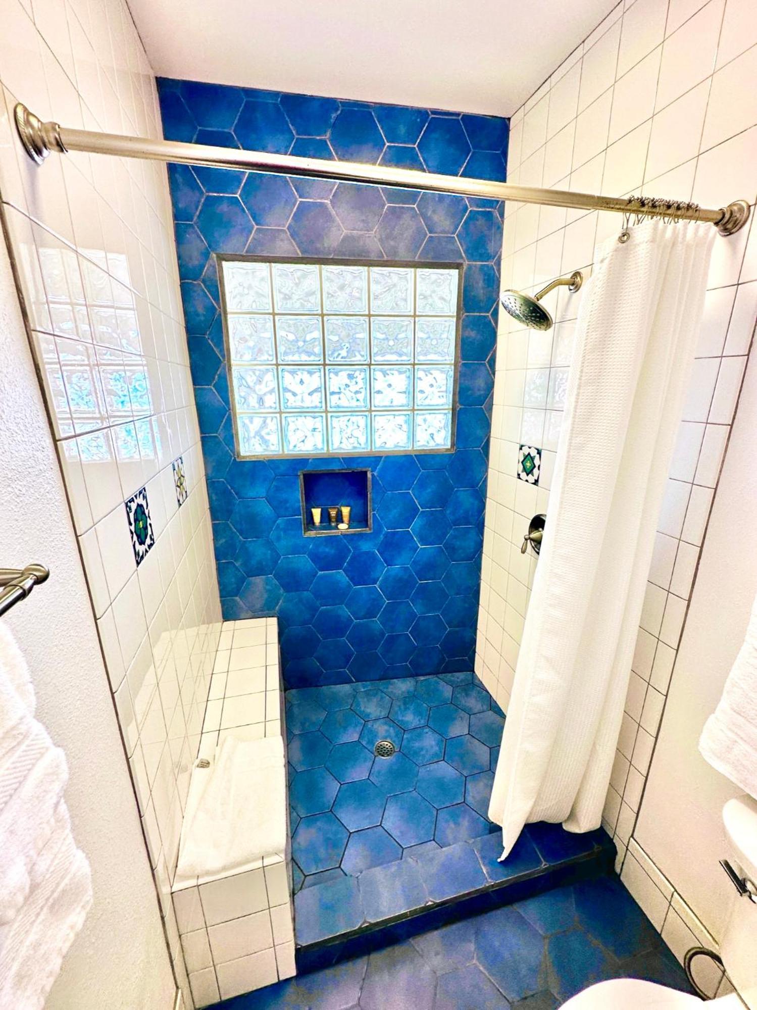The Edgewater Hotel Авалон Екстериор снимка