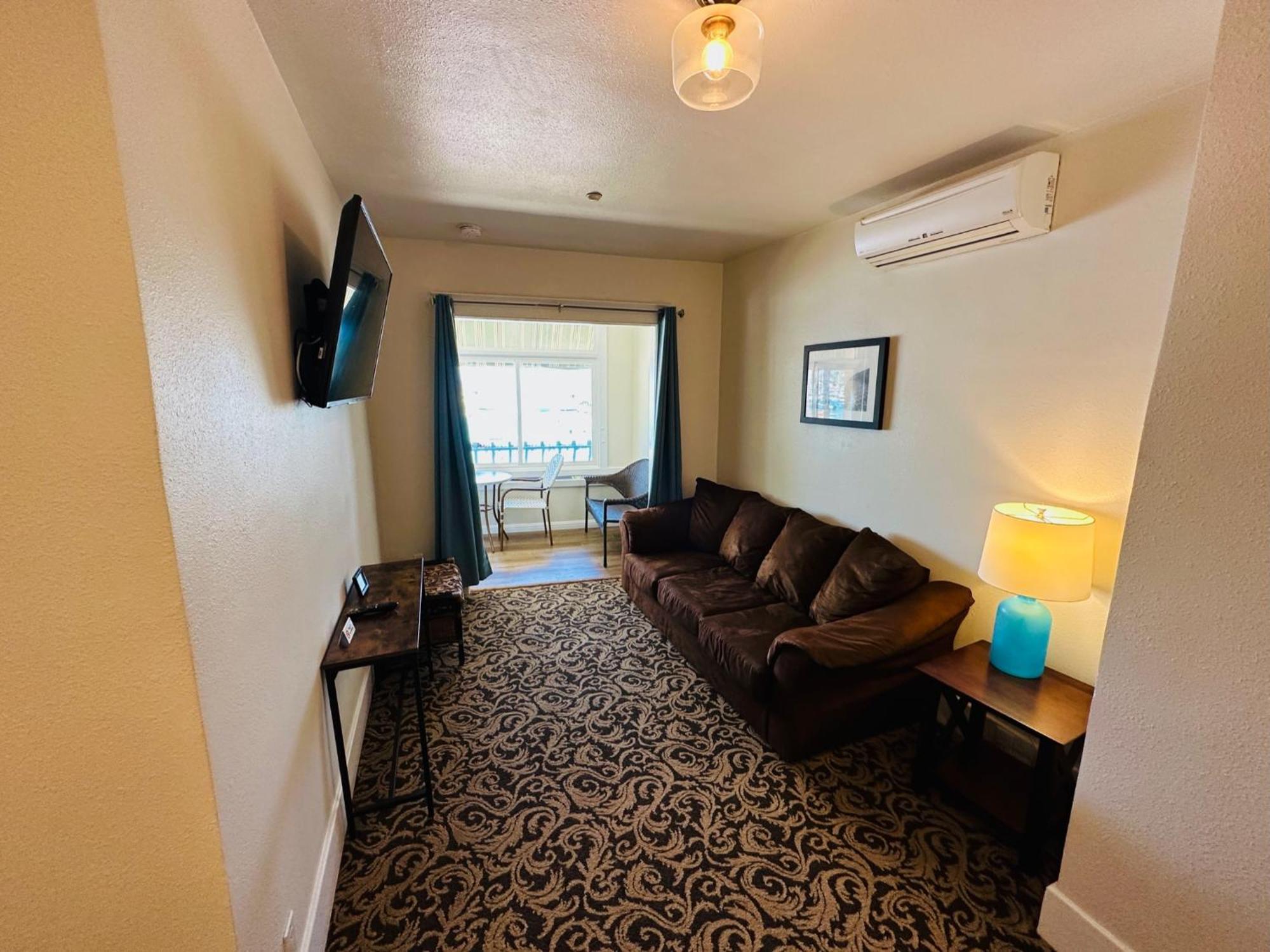 The Edgewater Hotel Авалон Екстериор снимка