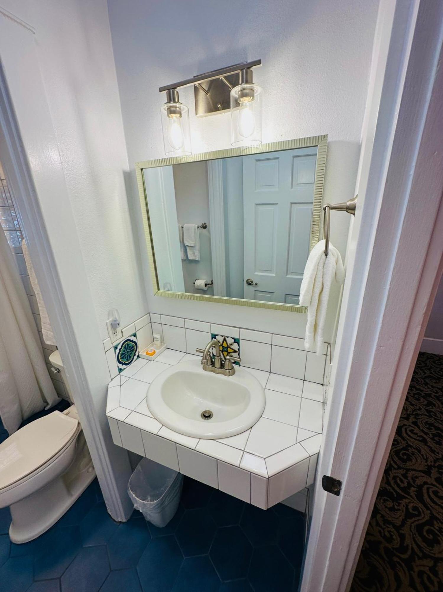 The Edgewater Hotel Авалон Екстериор снимка
