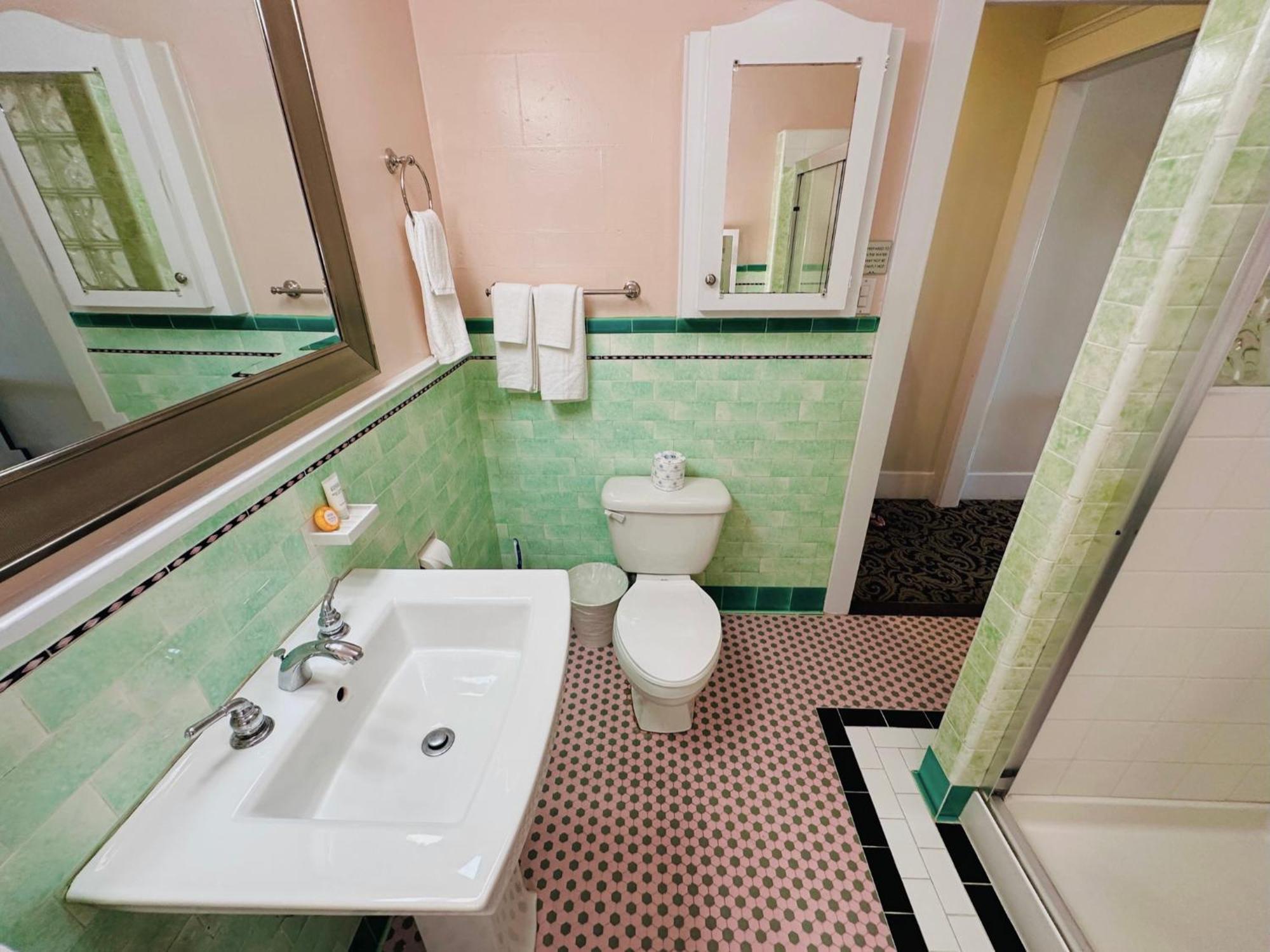 The Edgewater Hotel Авалон Екстериор снимка