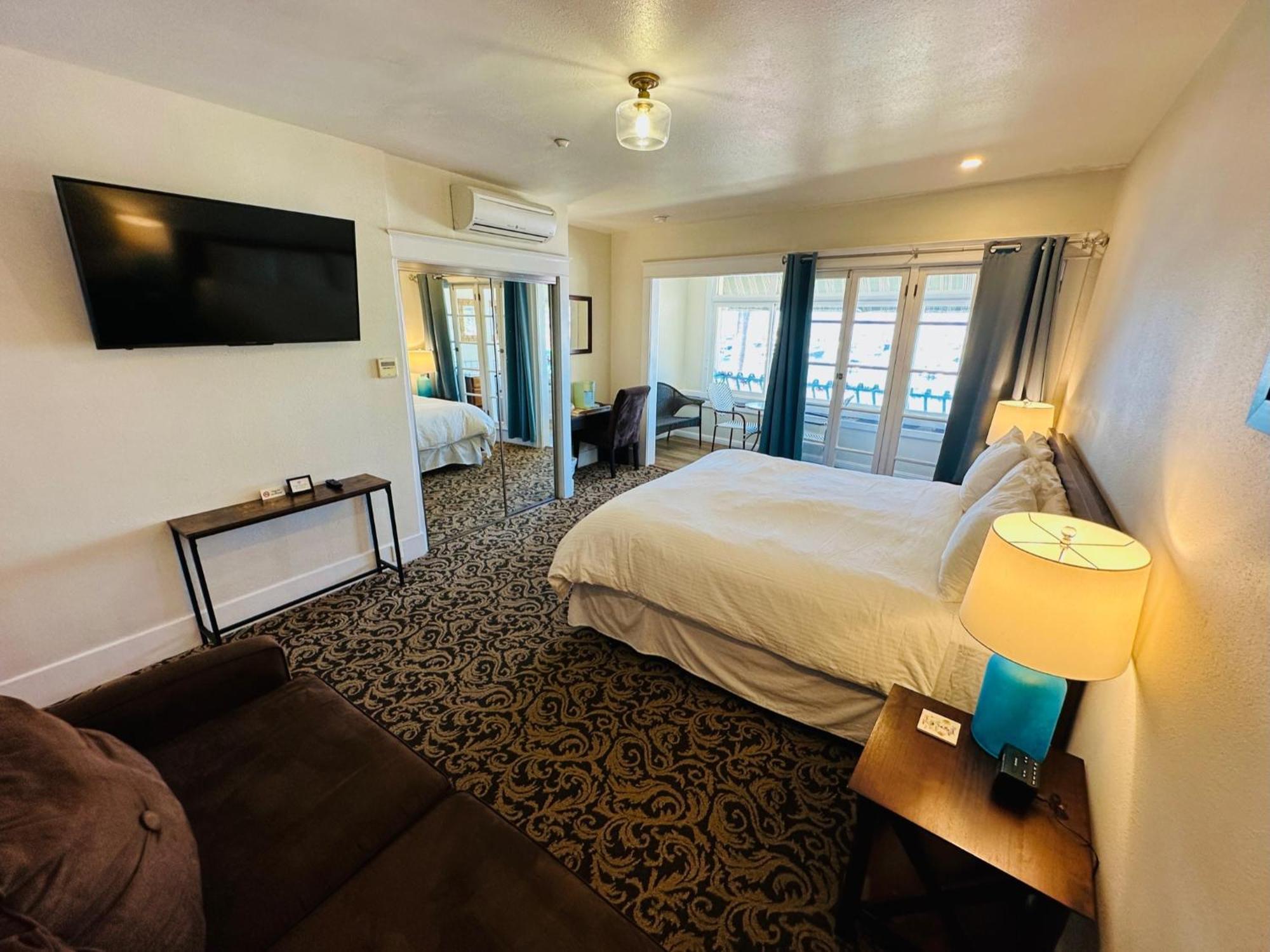 The Edgewater Hotel Авалон Екстериор снимка