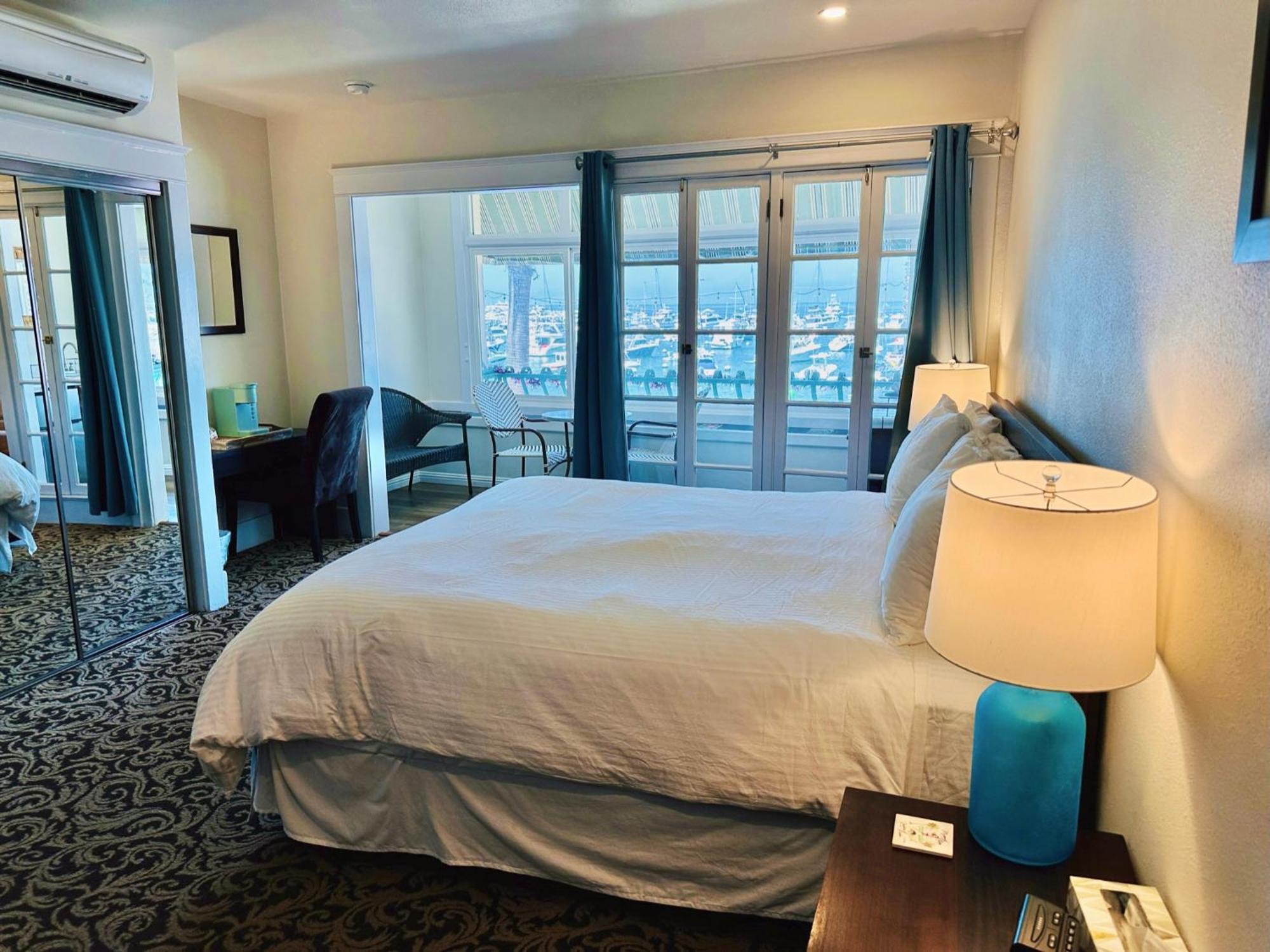 The Edgewater Hotel Авалон Екстериор снимка